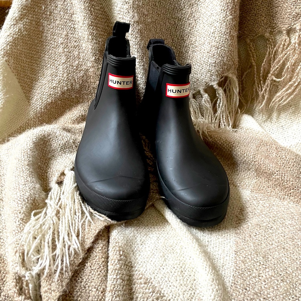 Low Hunter Black Chelsea Boot